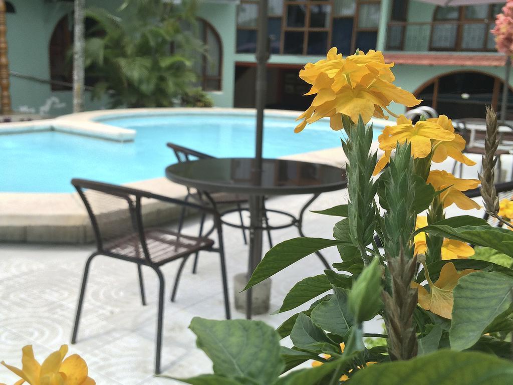 Hotel & Suites La Posada De Lobo Iquitos Buitenkant foto