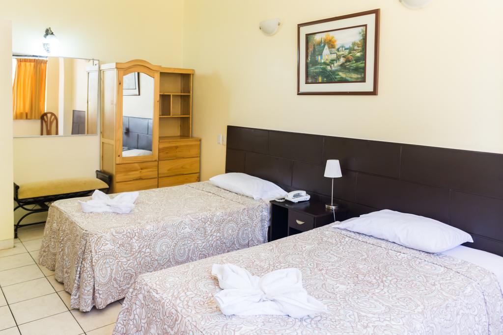 Hotel & Suites La Posada De Lobo Iquitos Buitenkant foto
