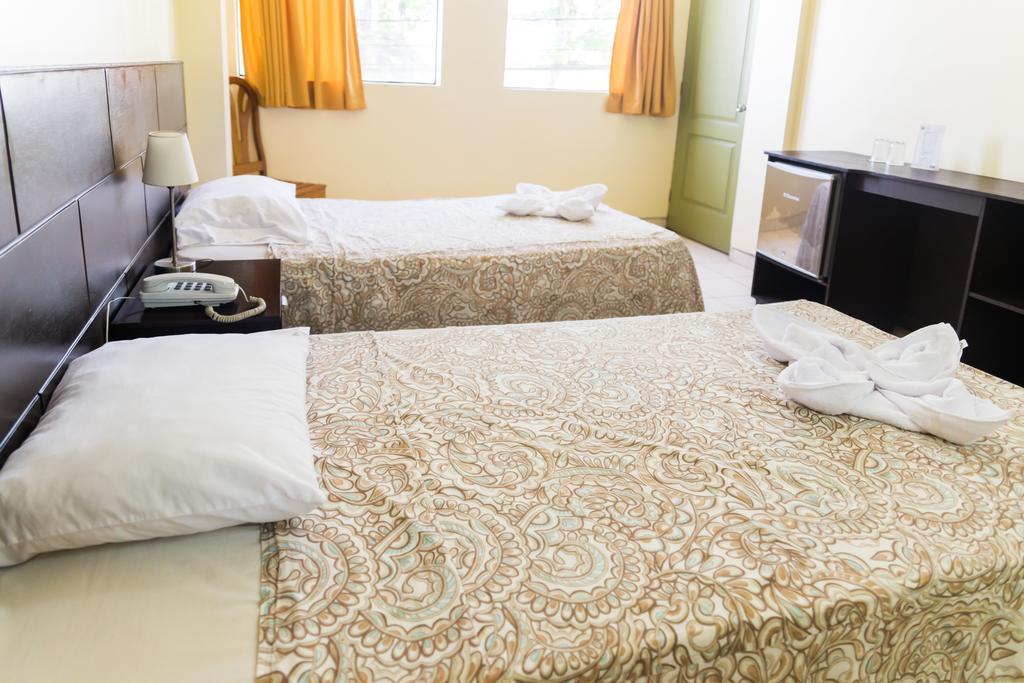 Hotel & Suites La Posada De Lobo Iquitos Buitenkant foto
