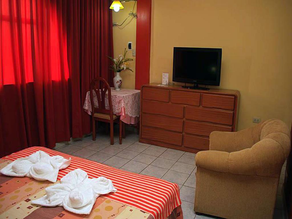 Hotel & Suites La Posada De Lobo Iquitos Kamer foto