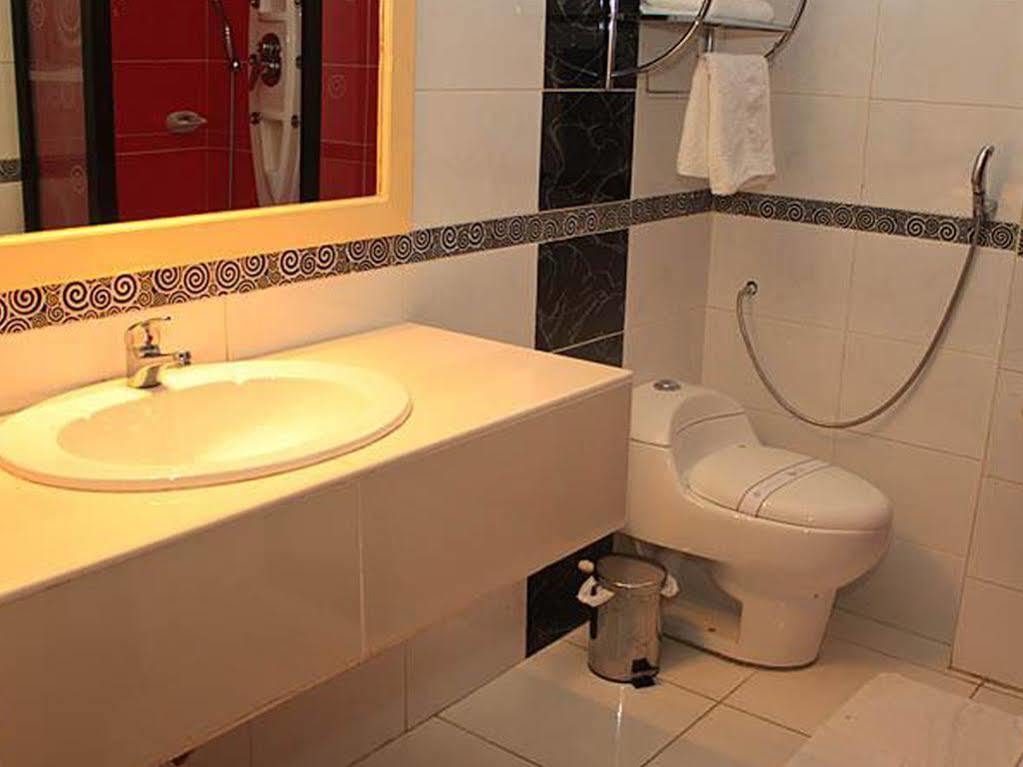 Hotel & Suites La Posada De Lobo Iquitos Buitenkant foto